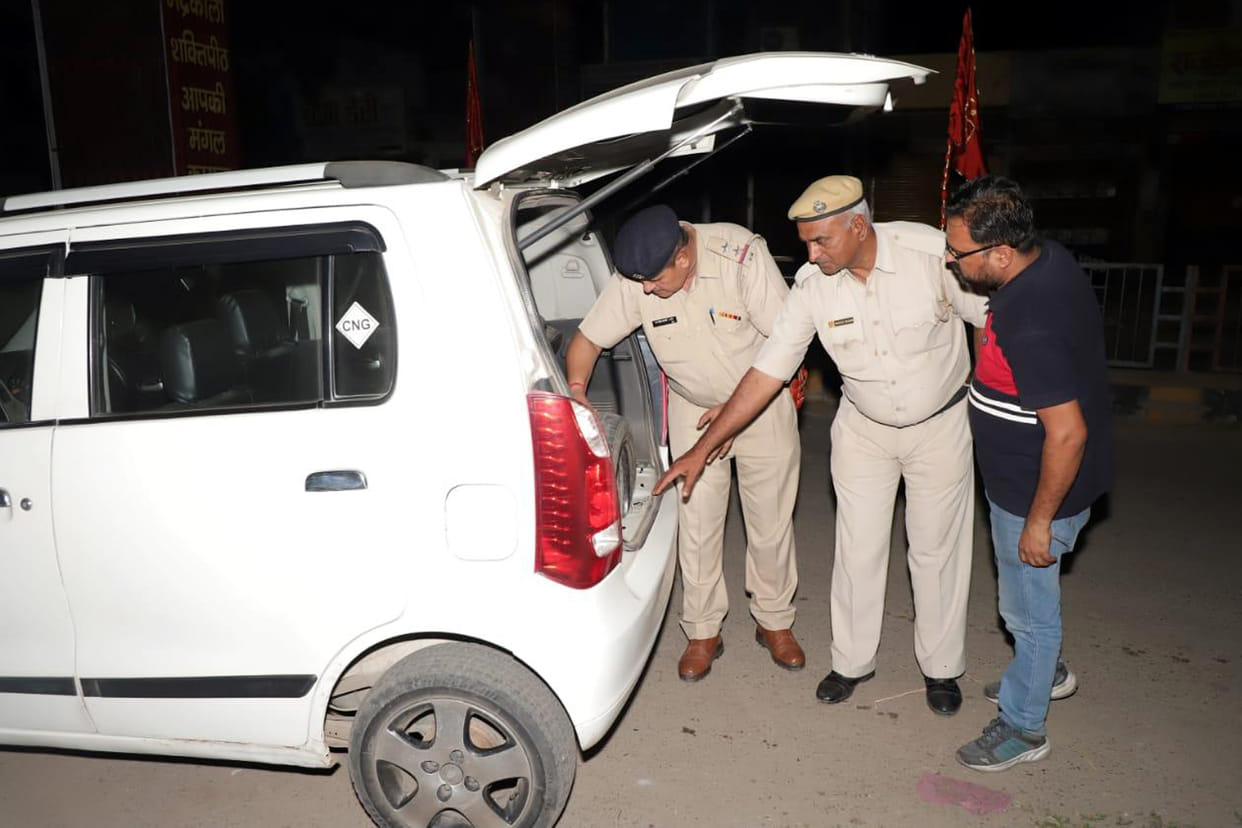 Check 1805 Vehicles in night domination, Kurukshetra