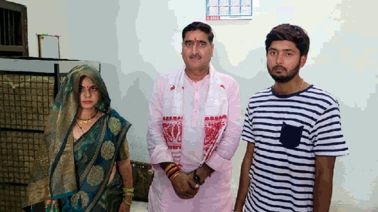 Aligarh The newlyweds asked for the road in front of the MP the BJP leader promised to start the construction in a month