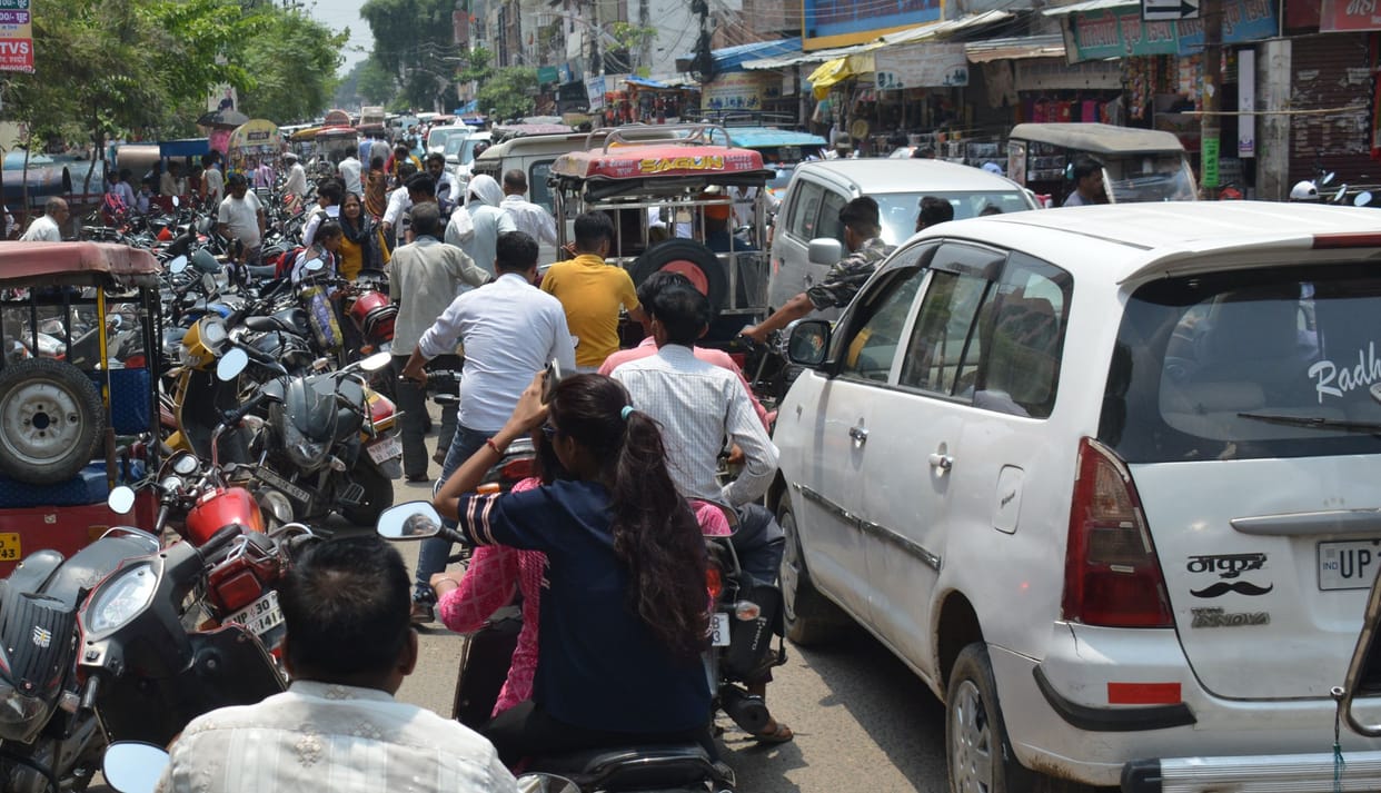 hardoi news,Traffic jam due to vehicles parked on the road, people got upset