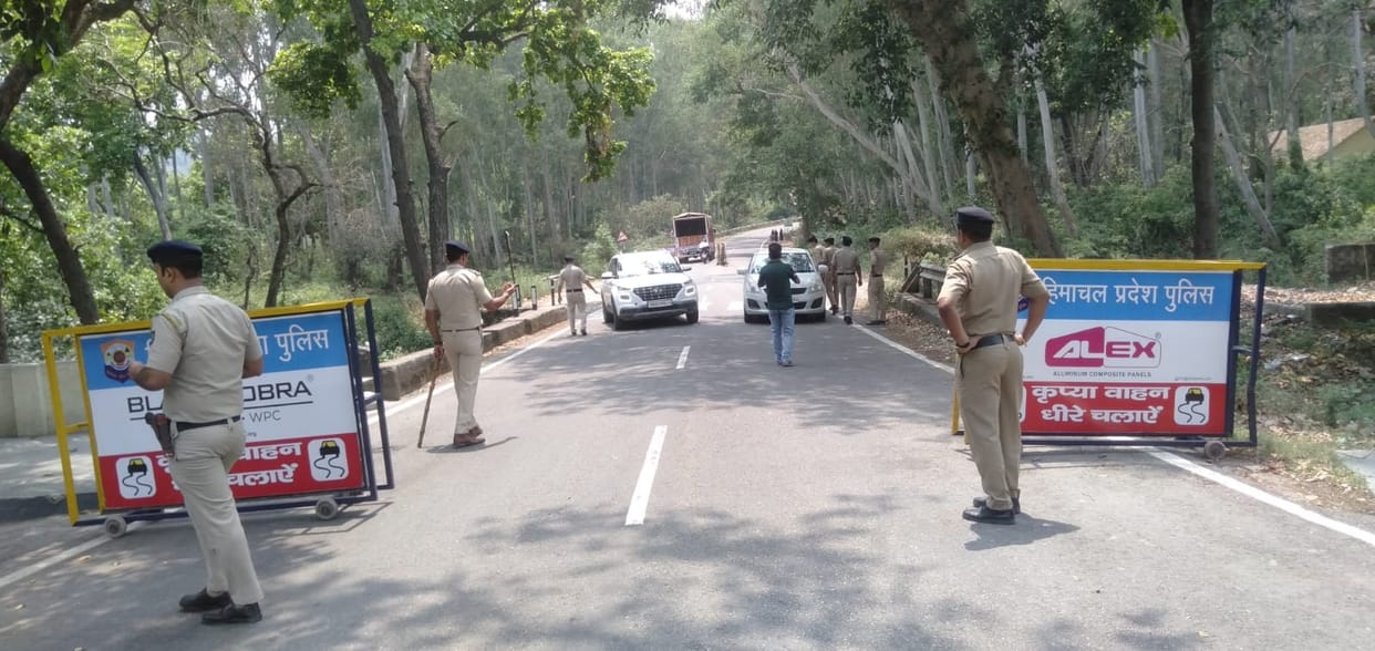 sirmaur district on high alert police checking all vehicles  in all attached  borders