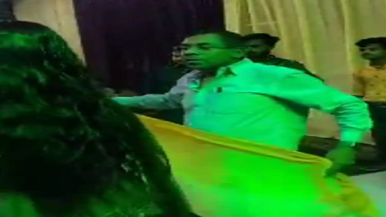 JE of electricity department suspended for performing obscene dance with bar balas at farewell ceremony
