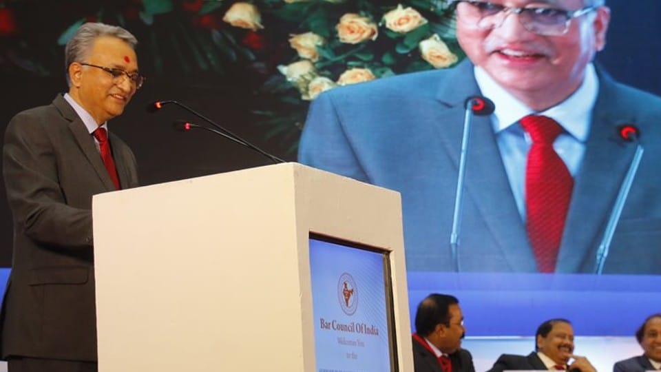 Indore: For the first time, BCI's national seminar was held in the city, Justice Khanvilkar said - we have to go with technology, otherwise we will be left behind