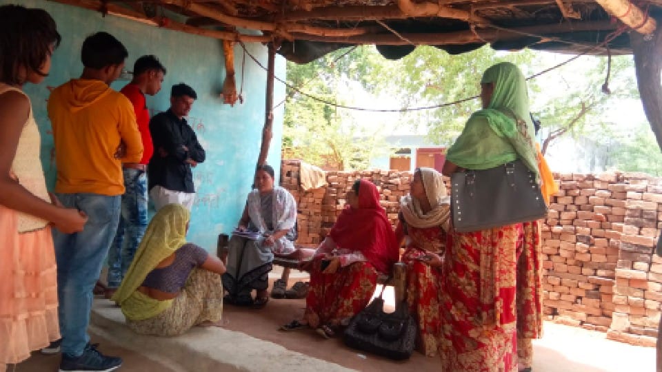 Shivpuri: The marriage of a 14-year-old girl in Karera and an 18-year-old boy in Khaniyandhana was stopped, after hours of deliberation, the family agreed