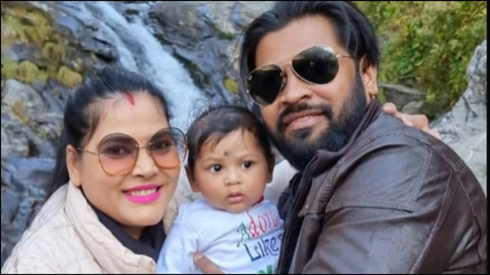 Married Bhojpuri Actresses Monalisa to Seema Singh Know About Her Husbands News in Hindi