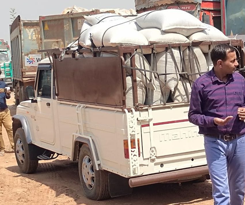 The vehicle carrying mustard illegally was caught by the Chief Minister's flying squad.