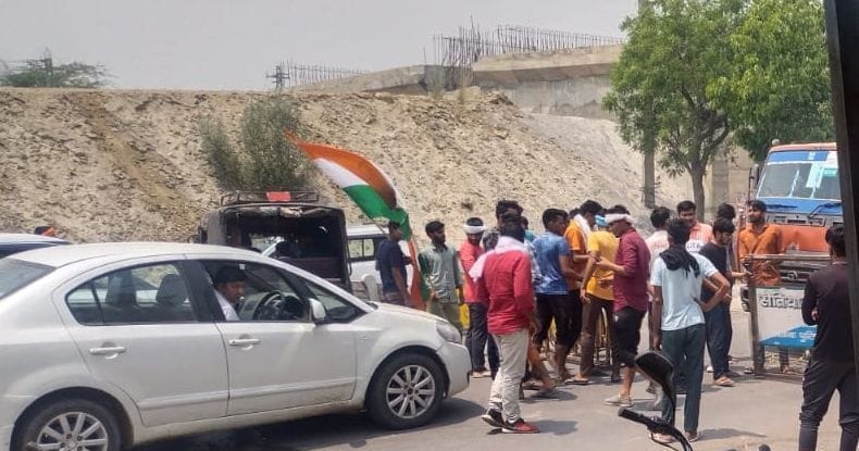 Angry youth took to the streets due to the closure of army recruitment for three years, jammed