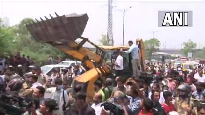 शाहीन बाग में निगम का अतिक्रमण हटाओ अभियान