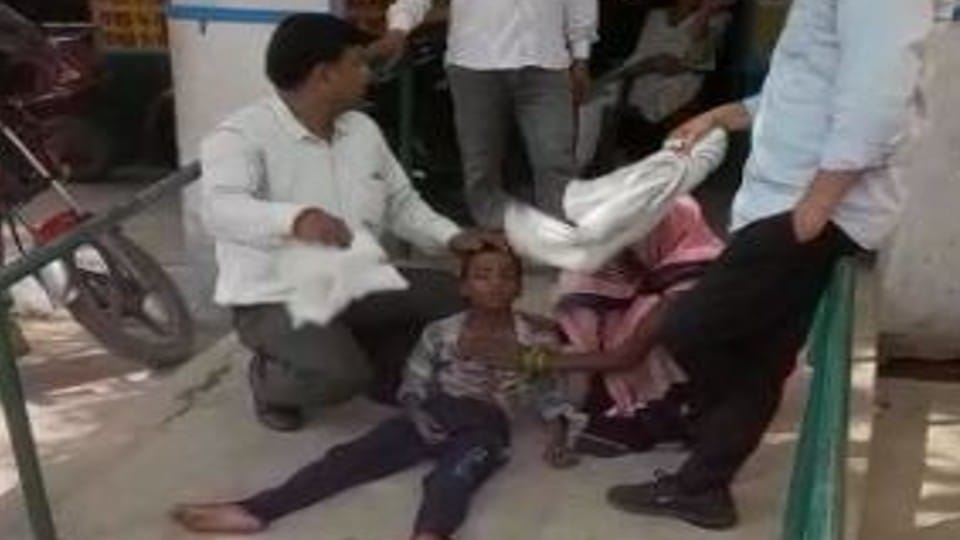 Student fell unconscious during prayer due to heat in government school in Agra