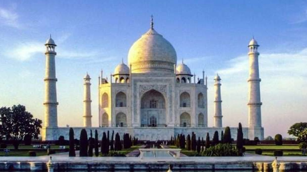Tourists are being cheated in Agra from tour packages to purchase of goods