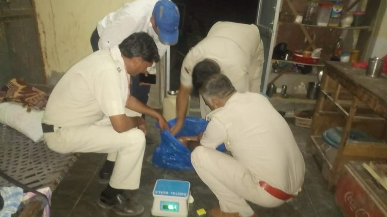 Police caught woman with Ganja in Mahendragarh of Haryana