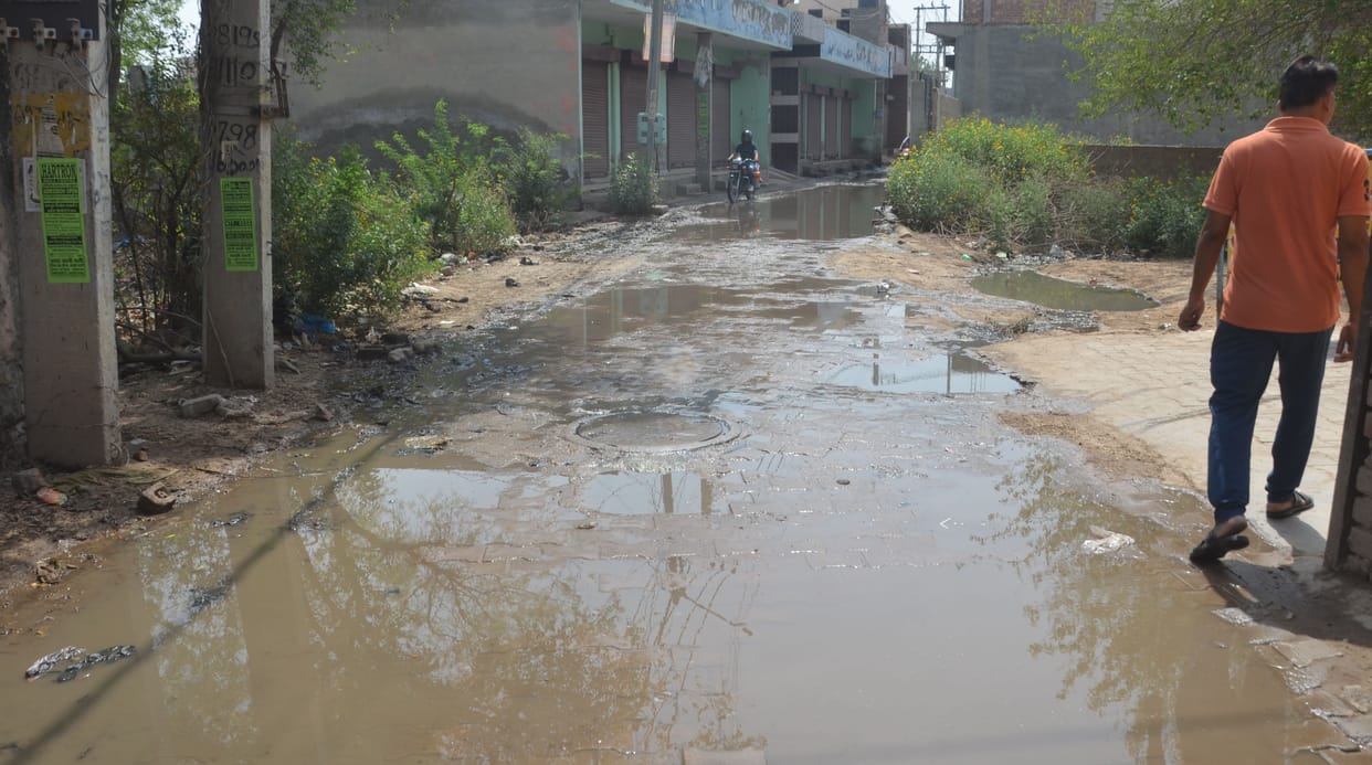Sewer-drinking problem: People burnt effigy of Chief Minister, raised slogans against the department