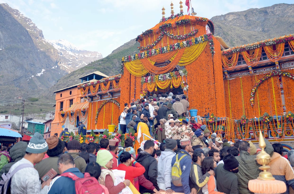 Pilgrims gathered in Badrinath Dham for the second day as well