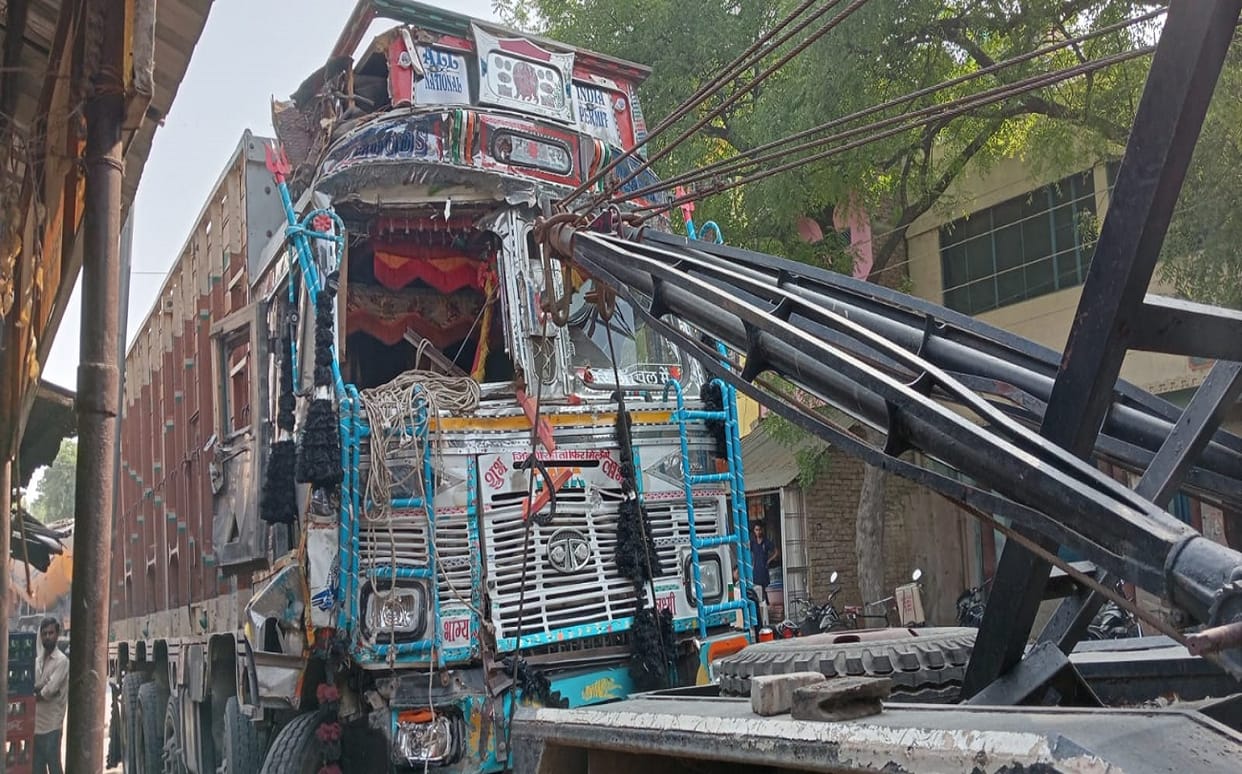 Road accident varanasi azamgarh highway One killed and six injured in three separate accidents