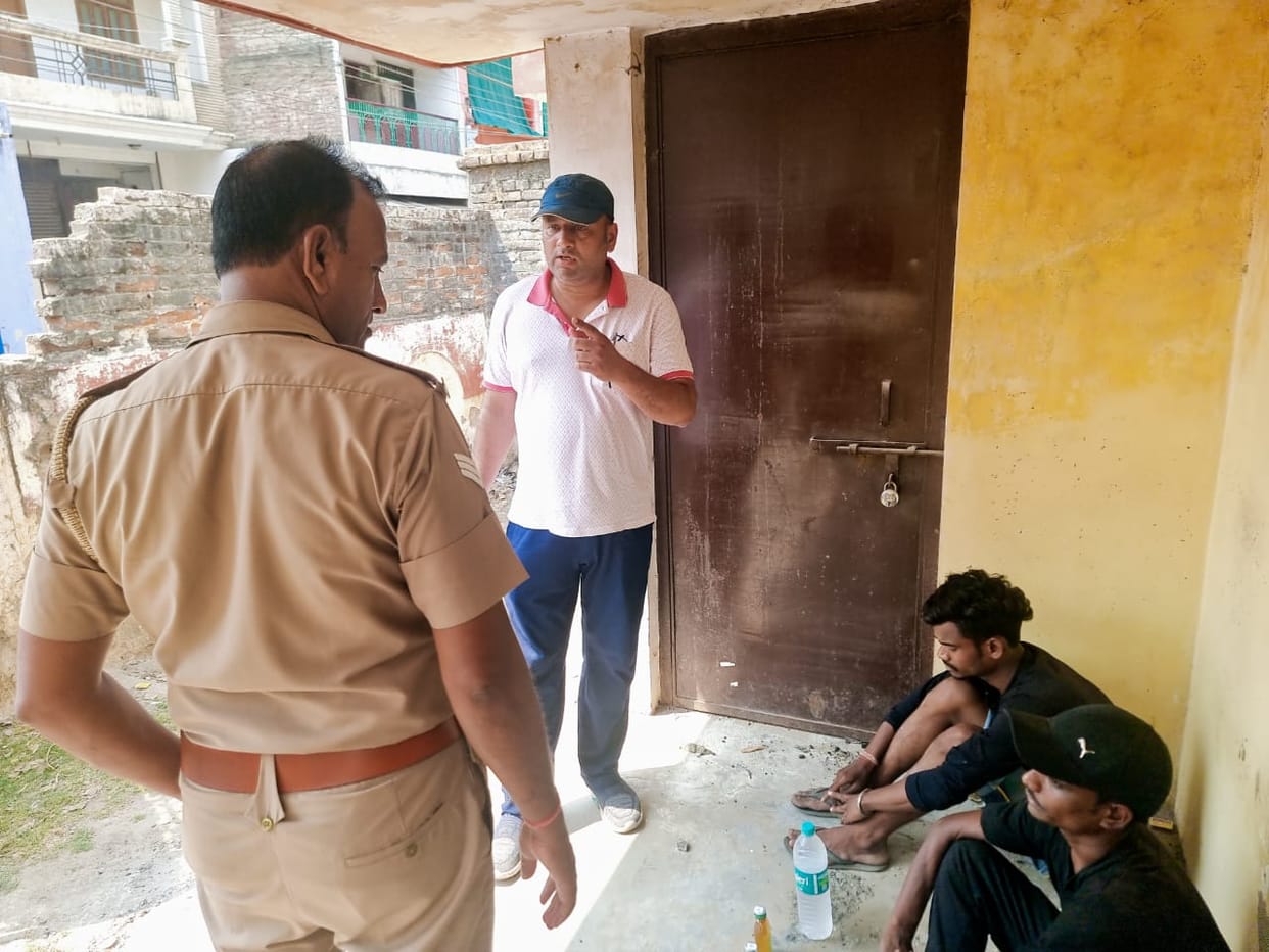 Cantt MLA saurabh srivastav caught anti social elements  from govt school anry on  chowki incharge