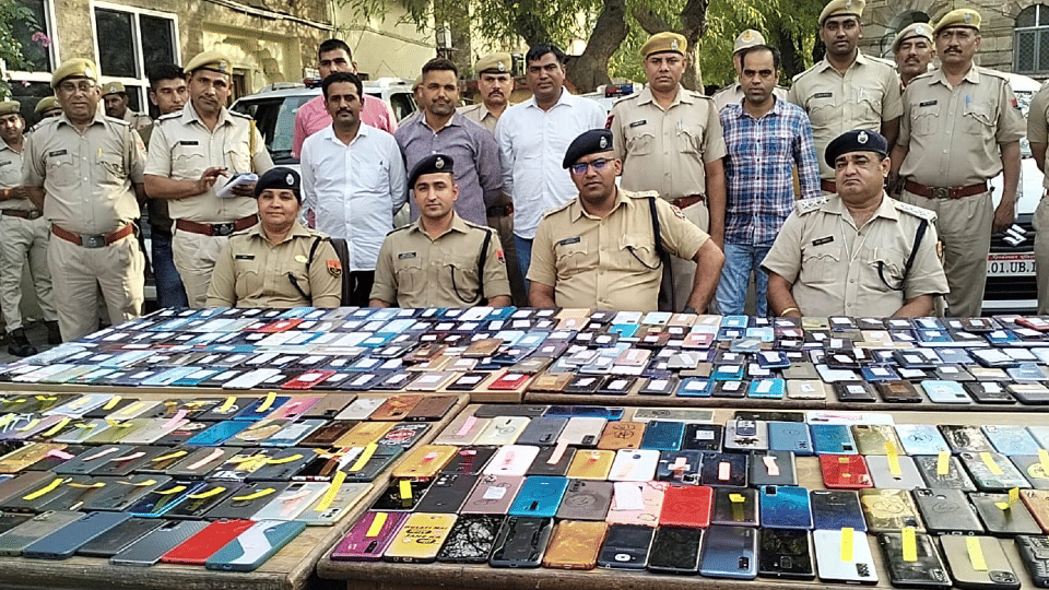 Ajmer News: Police's biggest action against mobile theft, 376 mobiles worth Rs 80 lakh captured
