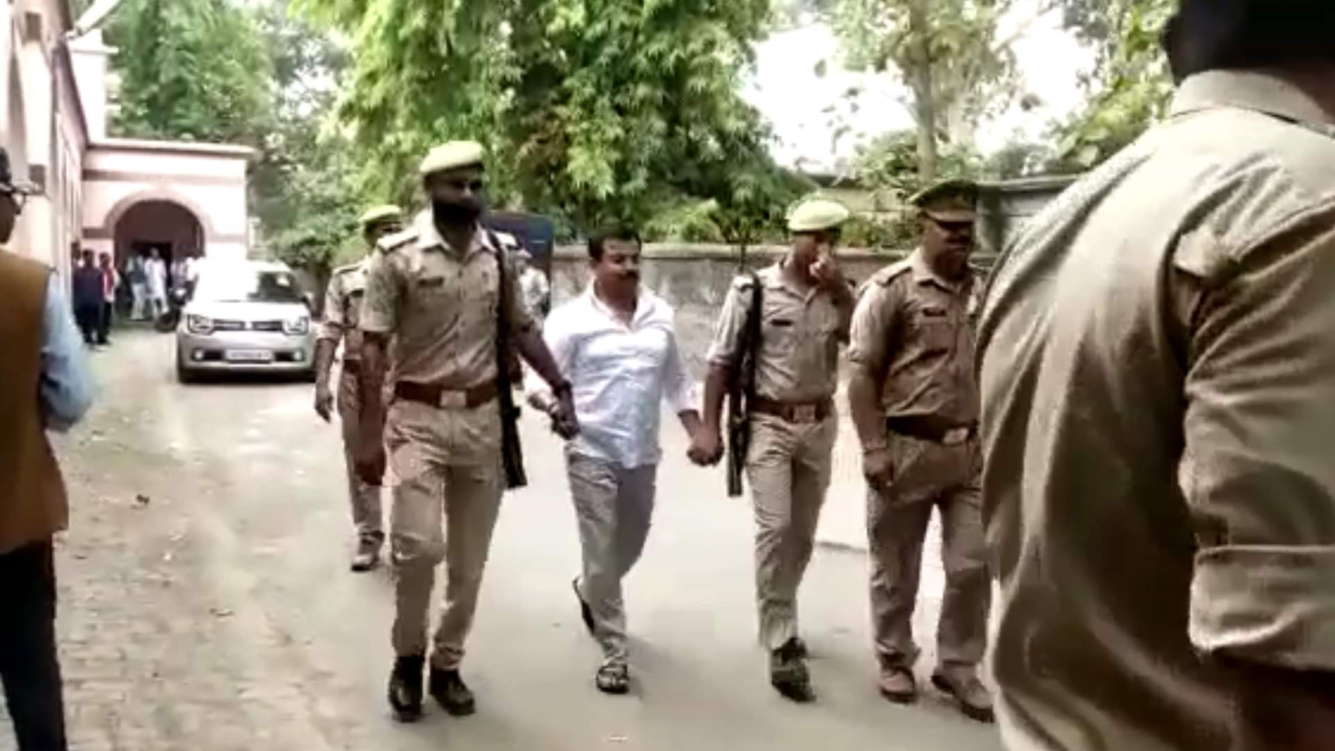 Lakhimpur kheri case main accused Ashish mishra while going to court show swag by touching moustache see photos