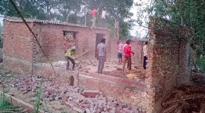 Under the pressure of the administration, the possession itself removed from the leased land
