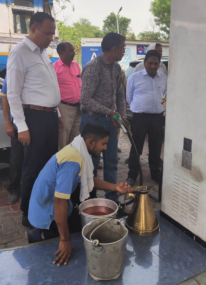 banda,petrol pump checking