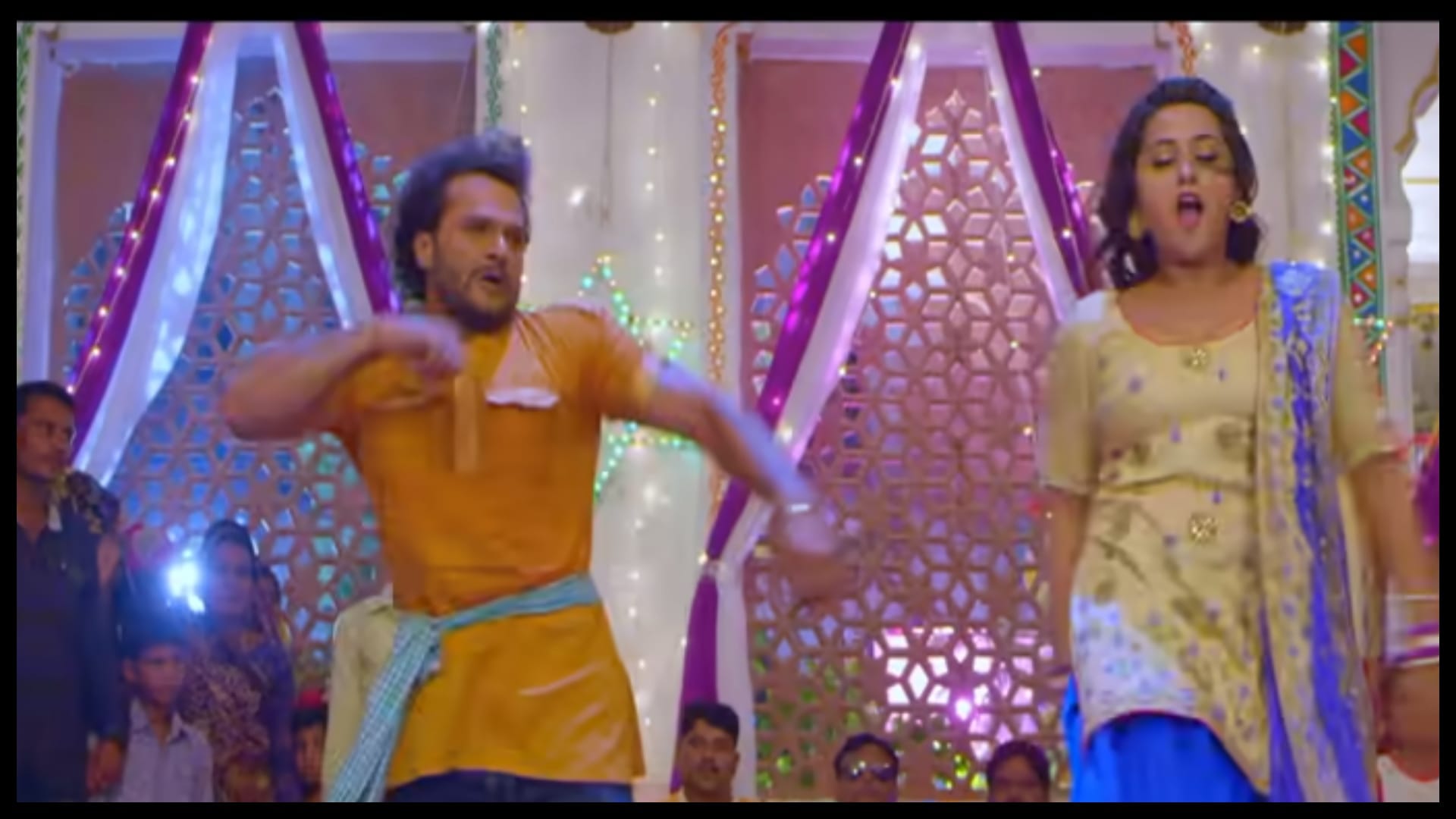 Khesari Lal Yadav Kajal Raghwani fame song Coolar Kurti Me gets 29 crore views amid fight with pawan singh