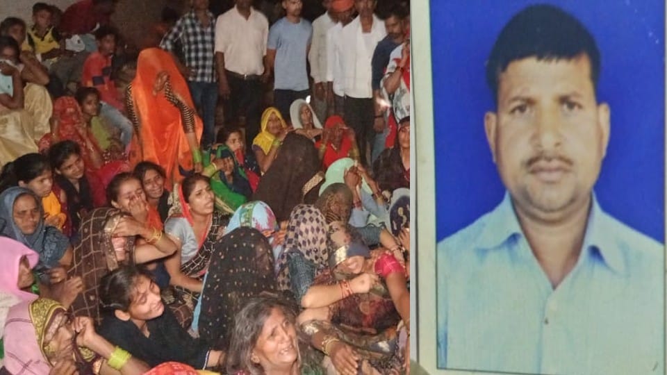 farmer died in bull attacked in agra