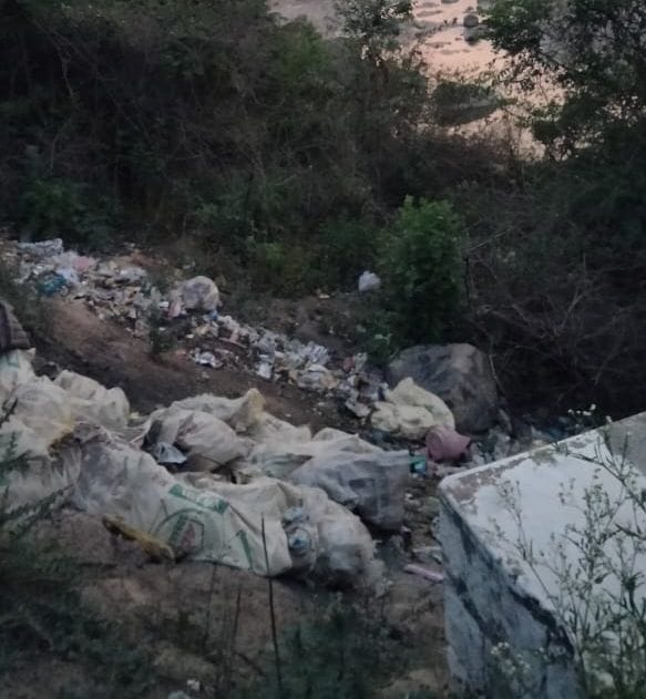 people dumping kuda and kacra in sir khad near gumarwin bilaspur