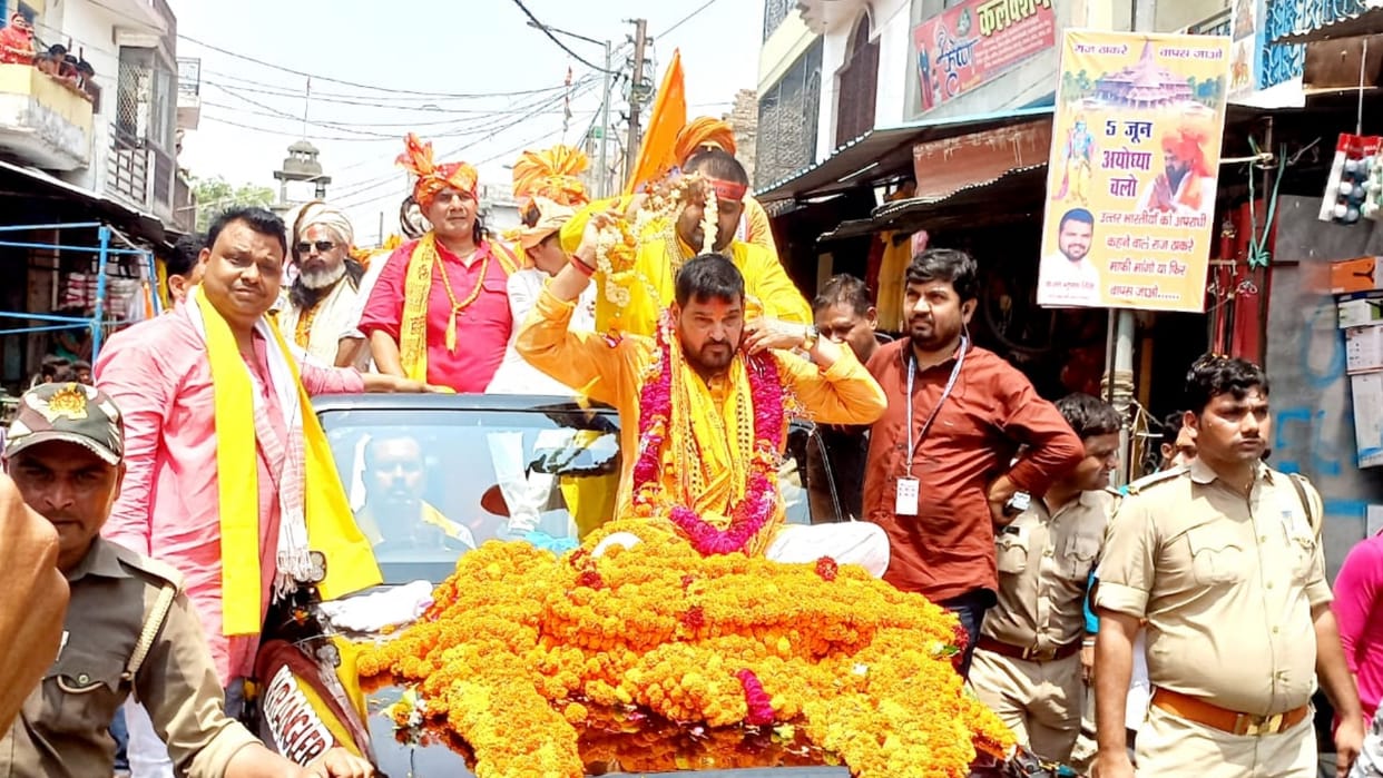 BJP MP Braj bhooshan sharan singh does a raaly in oppose of Raj Thackeray.