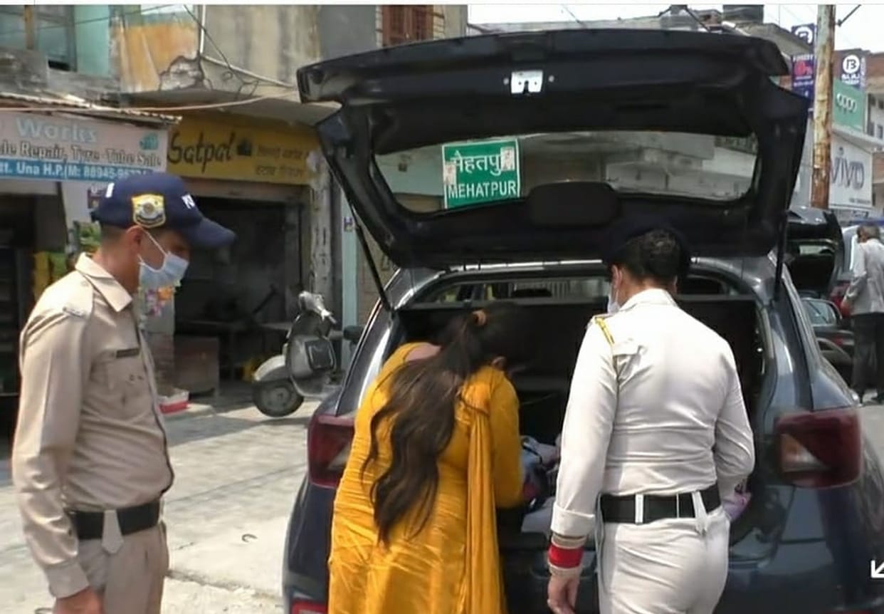 Investigation of vehicles intensified in Mehtpur border on Himachal-Punjab border
