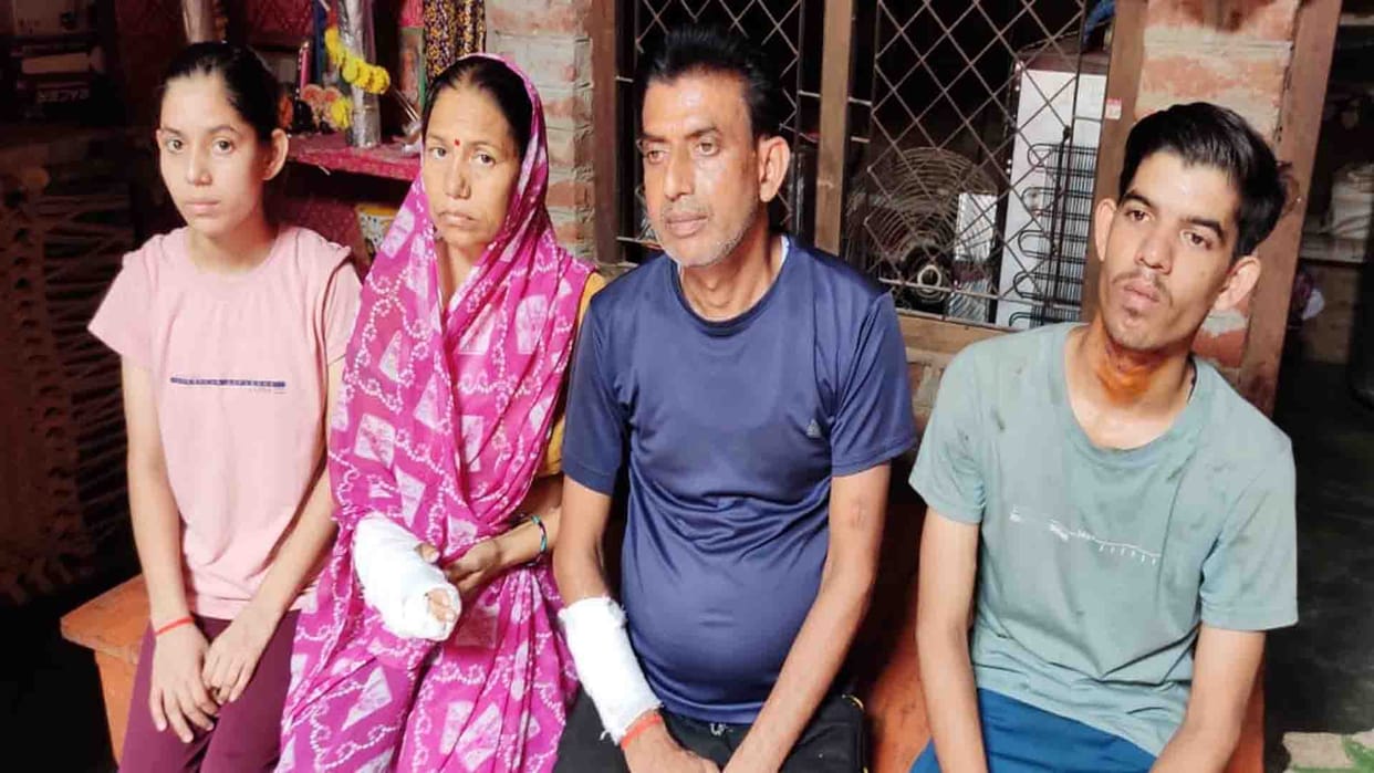Auraiya: family of businessman taken hostage, looted two lakhs