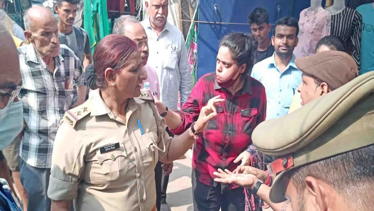 Kanpur: Shopkeepers clashed with officers who went to rescue child laborers