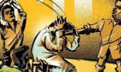 youth was beaten up by father and son in protest against the molestation in Fatehpur