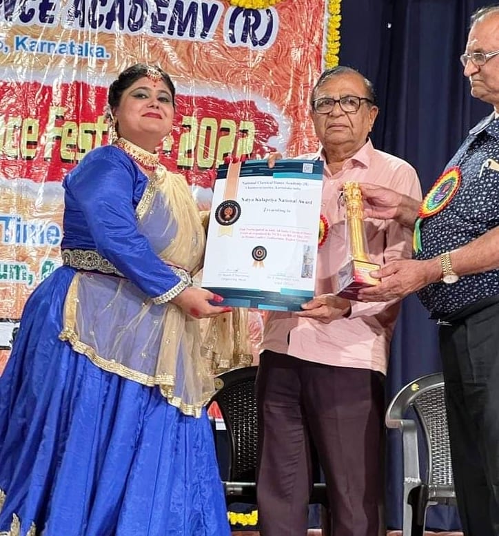 himanshi dancer kathak, priya award