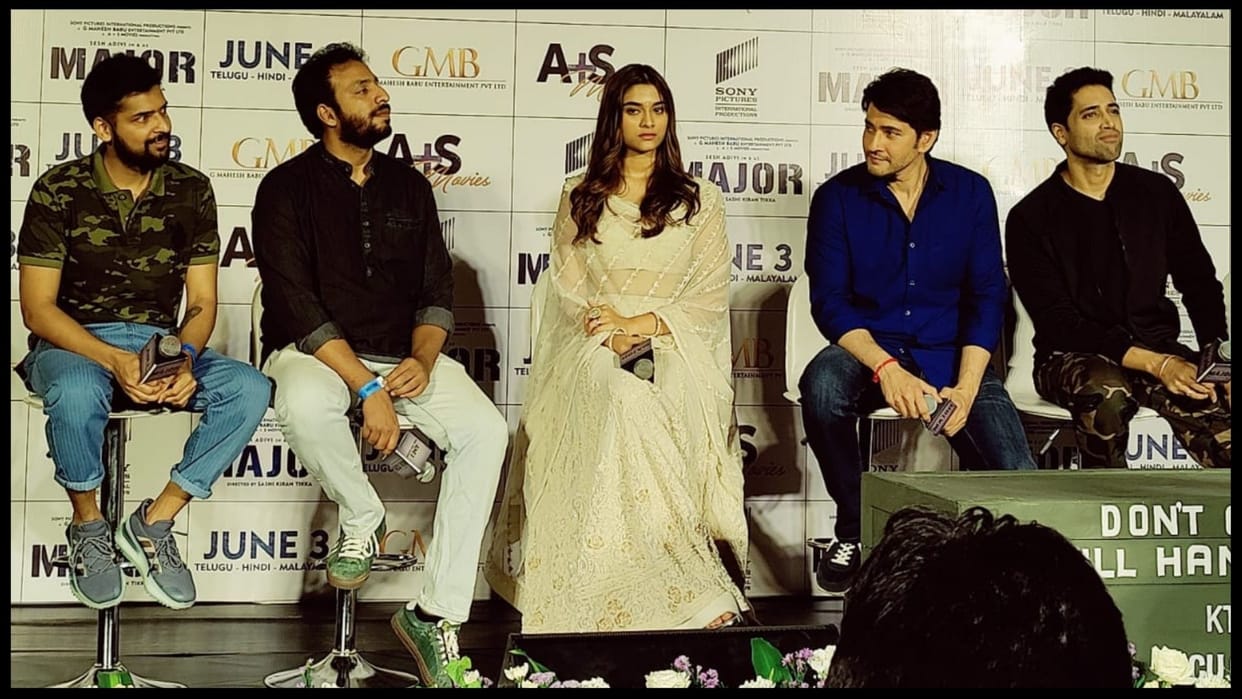 Telugu Actor Mahesh Babu jokes about hindi cinema bollywod heroines at major trailer launch in hyderabad
