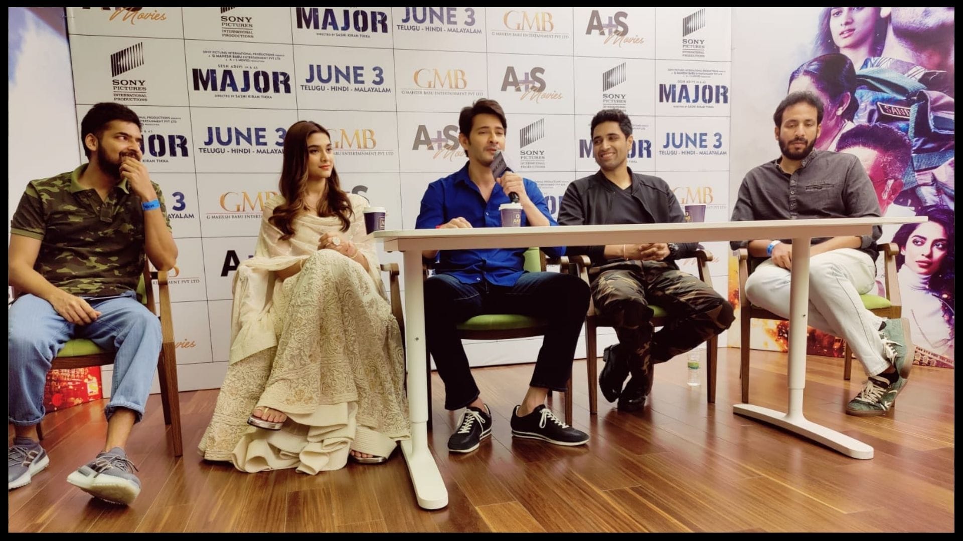 Telugu Actor Mahesh Babu jokes about hindi cinema bollywod heroines at major trailer launch in hyderabad