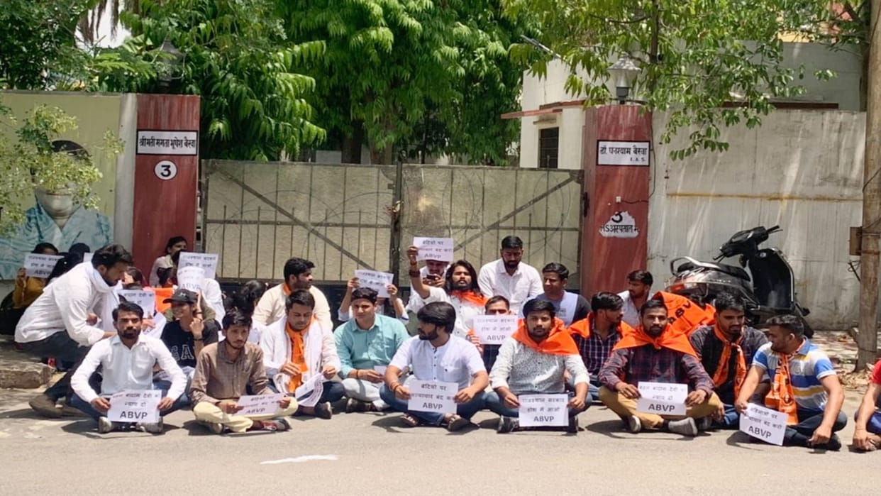 ABVP protested outside minister Mamta Bhupesh house regarding increased rape cases in Rajasthan
