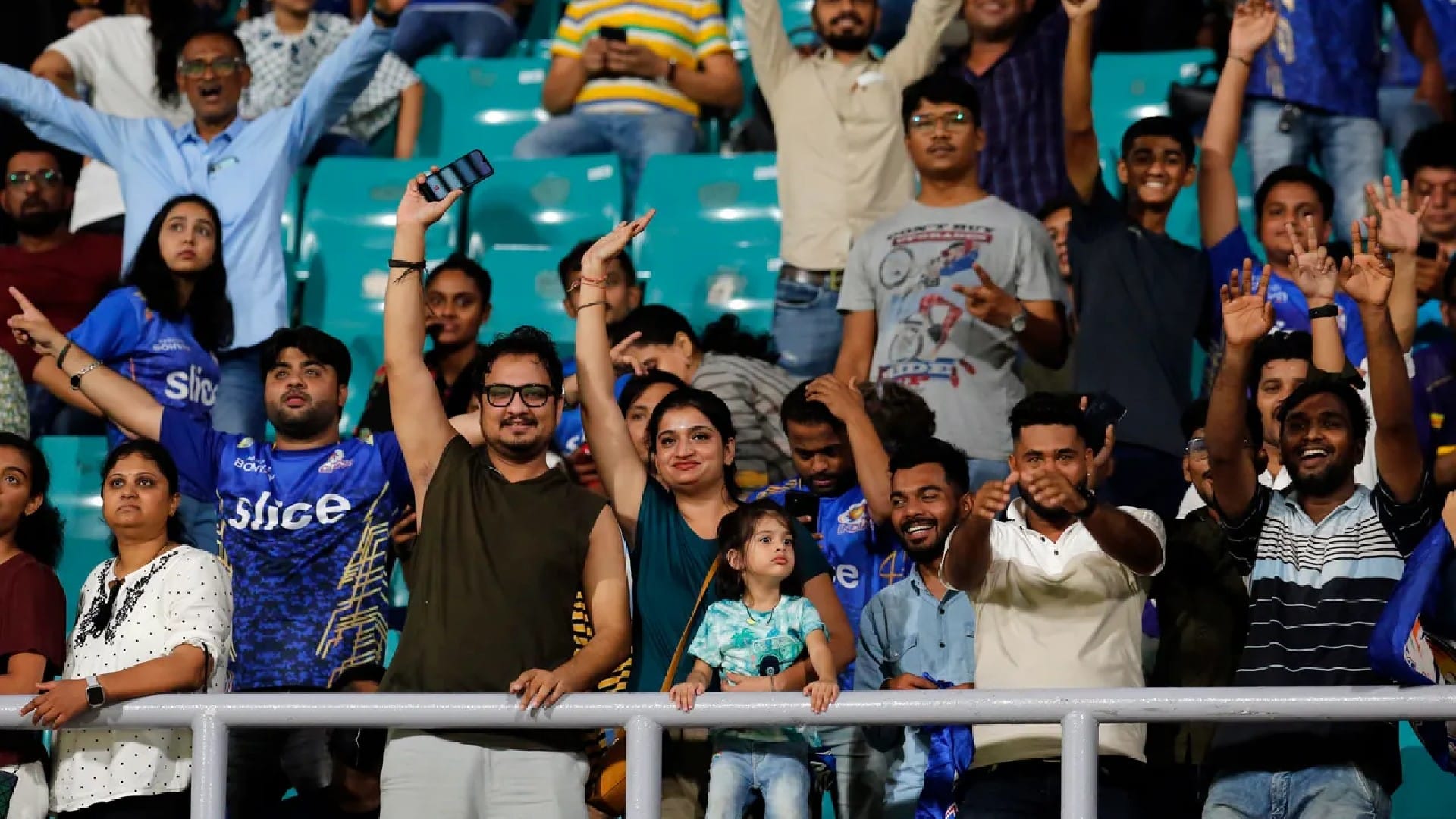 IPL 2022 MI vs KKR Match 56 Highlights in Hindi Jasprit Bumrah ans Sanjana Ganesan