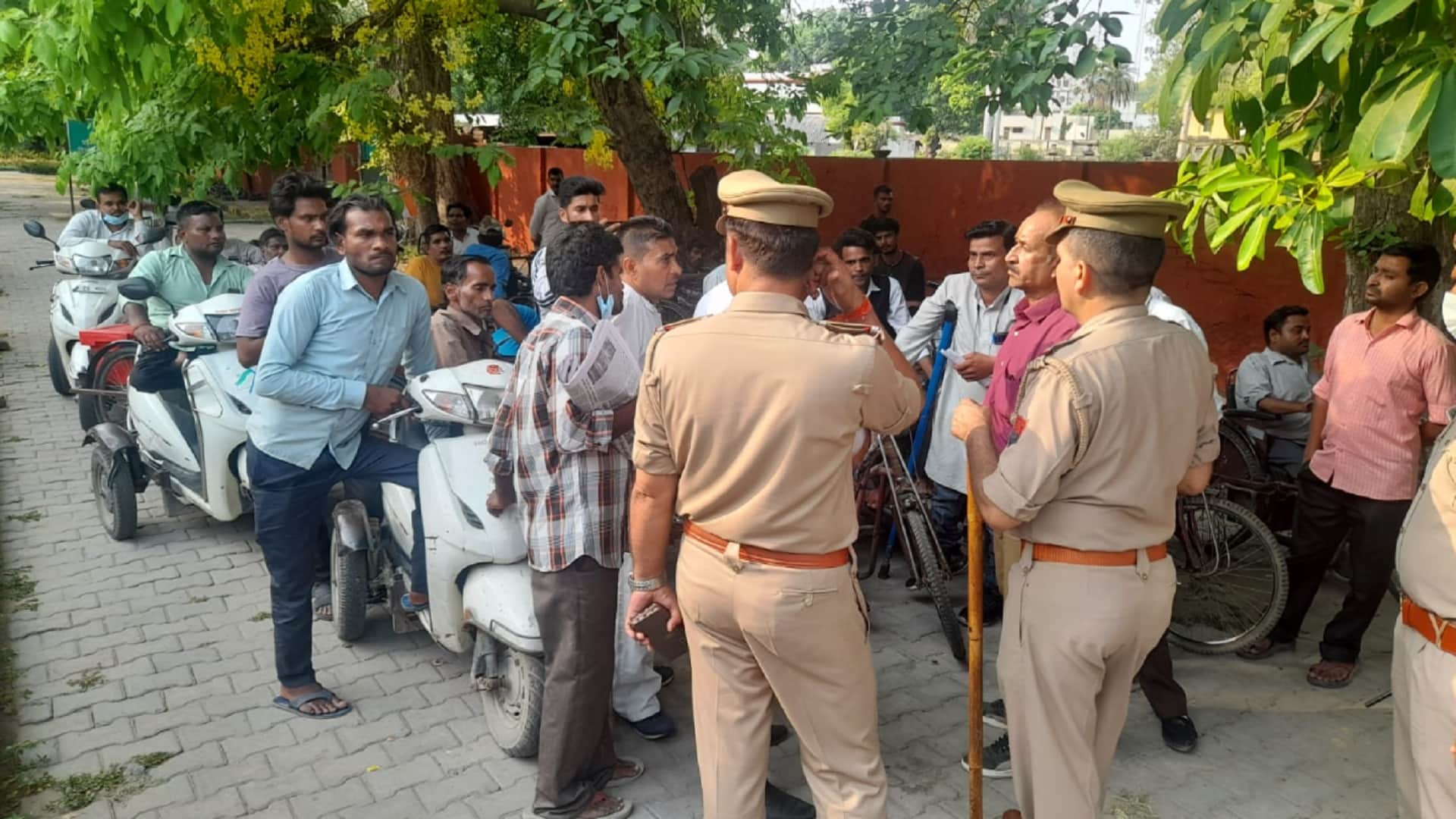 Chief Minister Yogi Adityanath Meerut Visit: CM Yogi has reached to Dhansingh  Kotwal, Martyr Memorial and Aughadnath Temple see photos