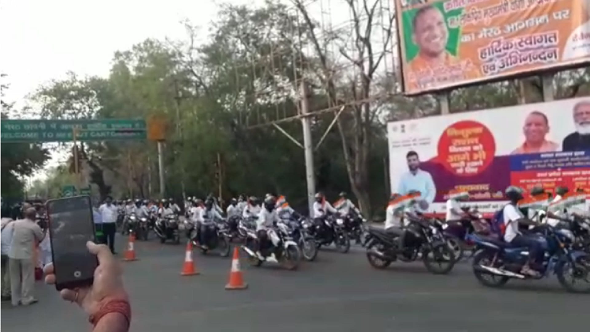 Chief Minister Yogi Adityanath Meerut Visit: CM Yogi has reached to Dhansingh  Kotwal, Martyr Memorial and Aughadnath Temple see photos