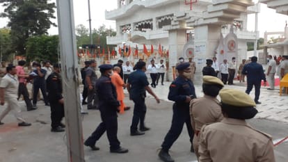 PHOTOS: CM Yogi became emotional after seeing the valor of martyrs, then reached Aughadnath temple to pay floral tribute