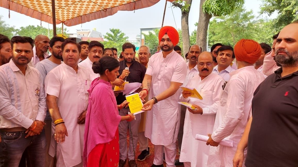 Minister of State for Sports distributed BPL cards