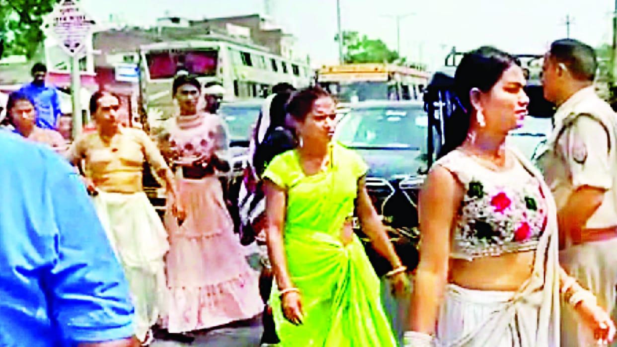 Transgenders protest in front of police thana in sitapur.