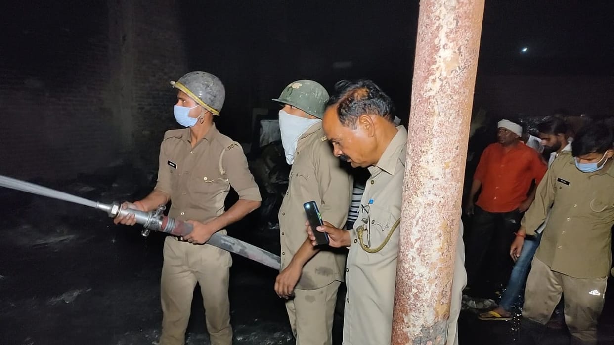 Fire broke out in warehouse of old fridge, washing machine