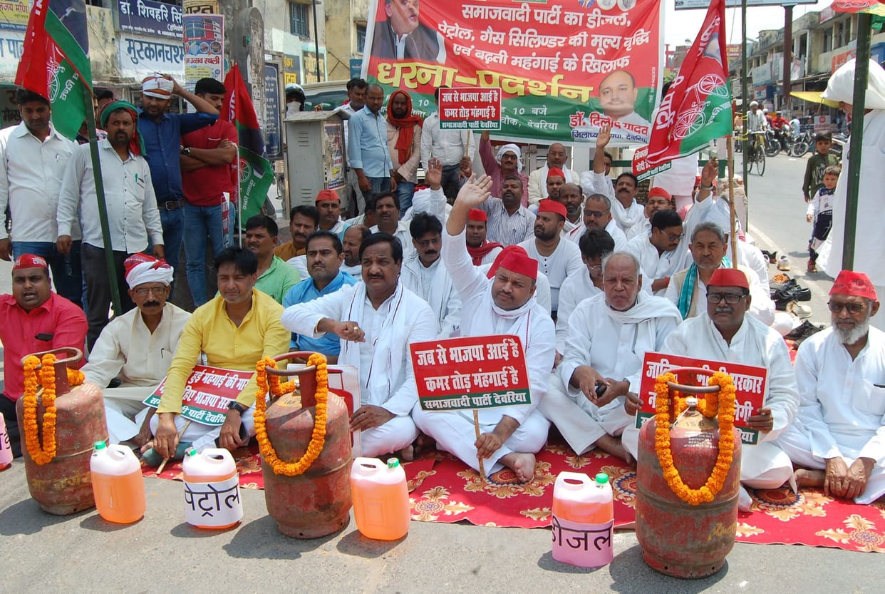 sp workers protested on subhash chauk