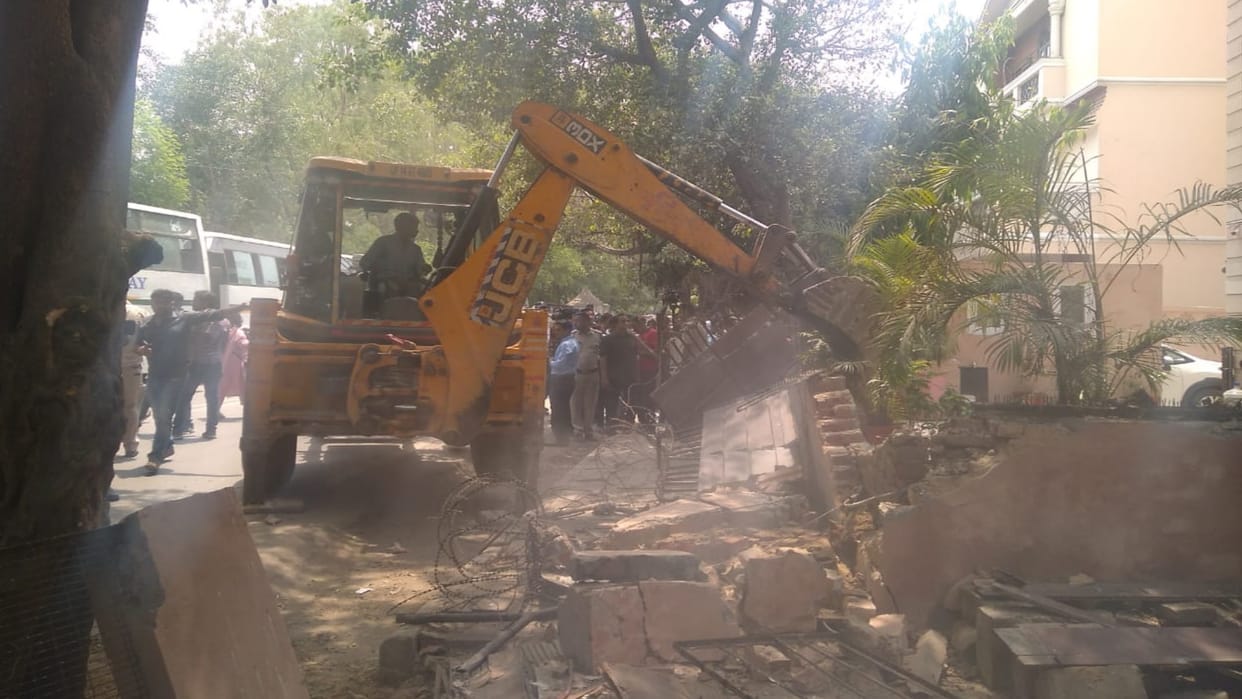 SDMC anti encroachment in new friends colony and mangolpuri live updates see all updates