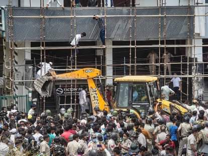 शाहीन बाग में बुलडोजर