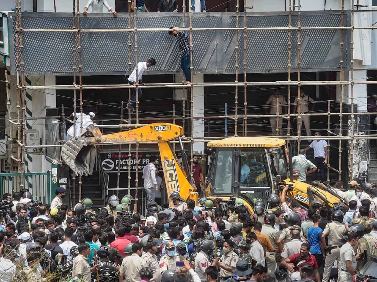 Shaheen bagh: delhi mcd trying to copy the Yogi Adityanath bulldozer model, but BJP is not getting success here