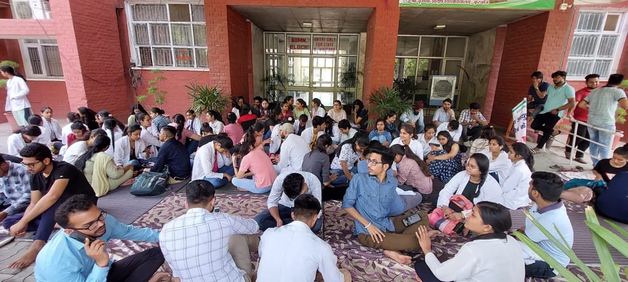 Office locked, Vice Chancellor standing in the sun, Kurukshetra