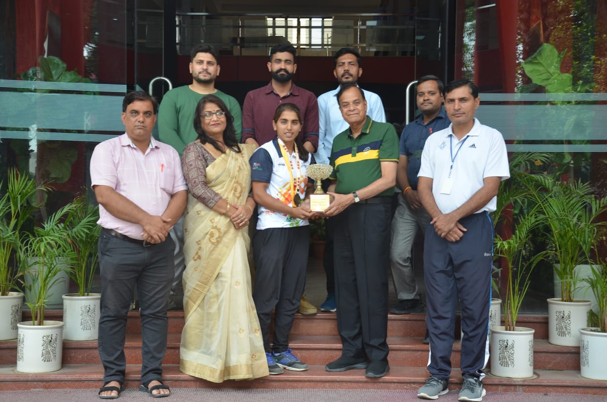 Won silver medal in boxing, Jyoti honored