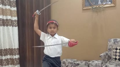 Ujjain: Meet the youngest girl who wields a stick and sword of MP, only seven years old, but everyone was surprised to see her talent.