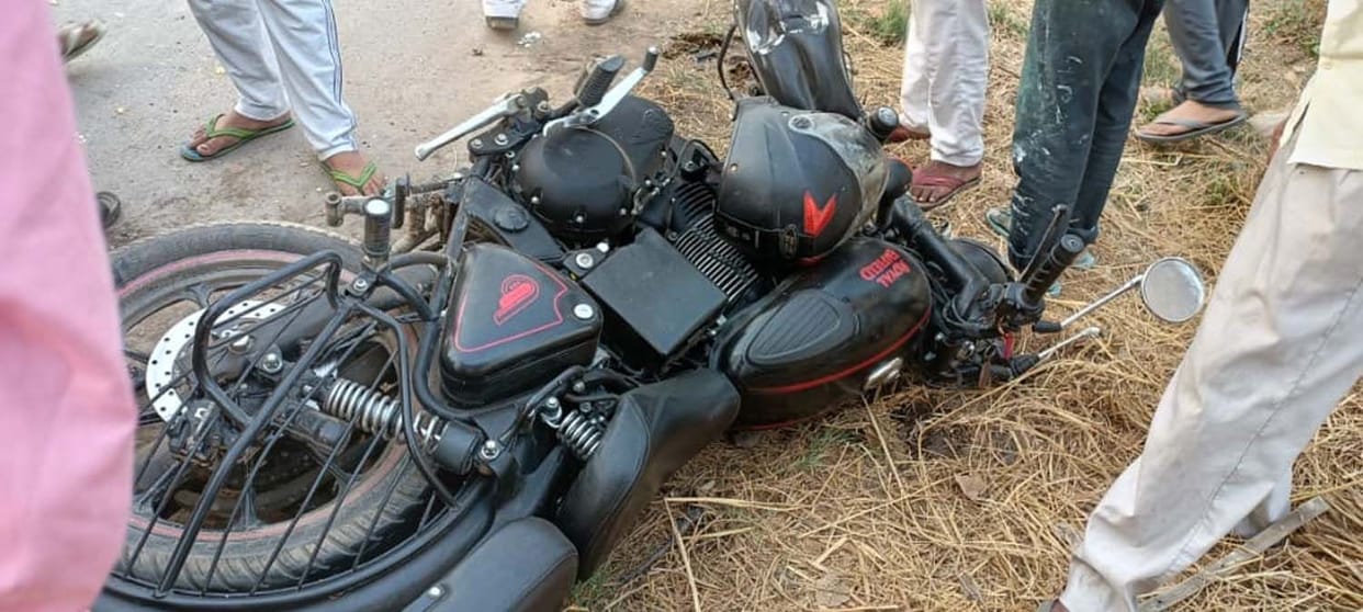 Teacher dies in road accident, wife seriously injured
