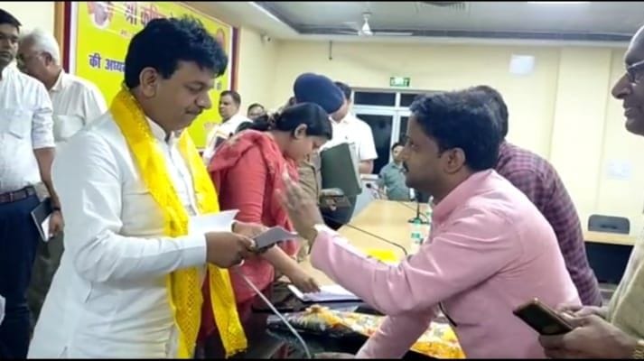 Told Minister Kapil Dev the problem of waterlogging in Adda Shyamlal